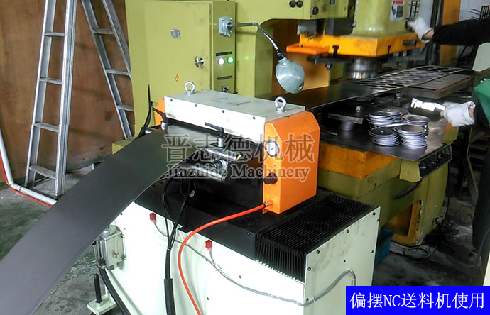 偏擺NC送料機使用 偏擺NC送料機使用