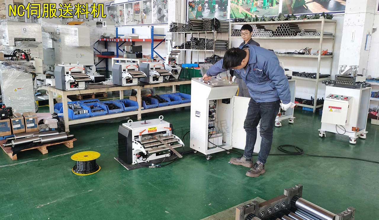 伺服送料機試機 伺服送料機試機