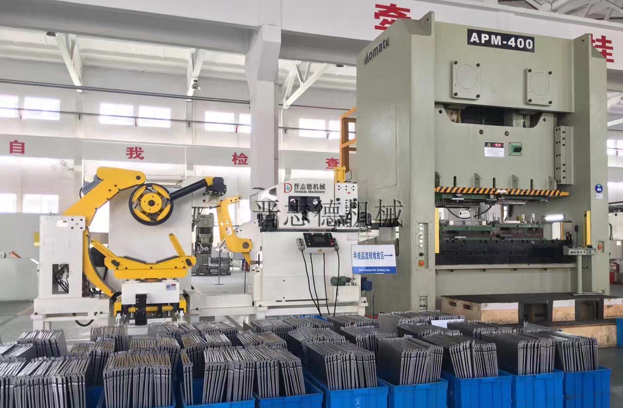 三合一送料機(jī)短制程生產(chǎn)線 三合一送料機(jī)短制程生產(chǎn)線