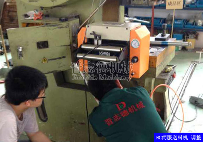 NC伺服送料機調節 NC伺服送料機調節
