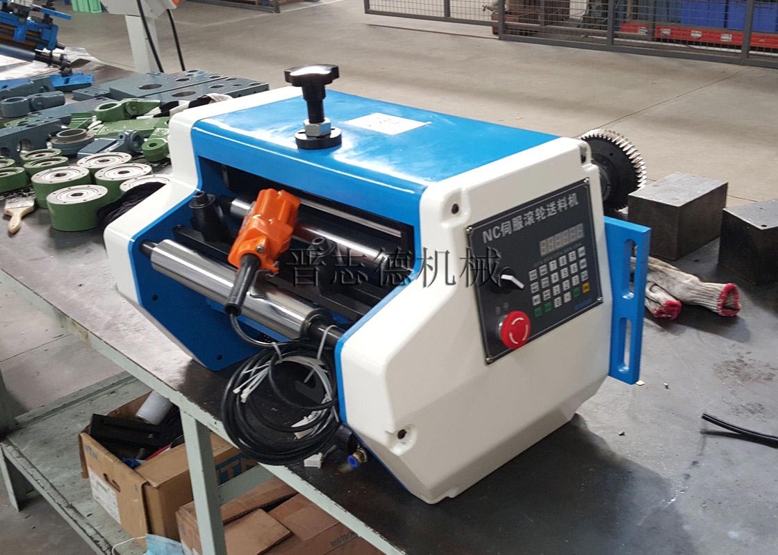 NC伺服送料機 NC伺服送料機