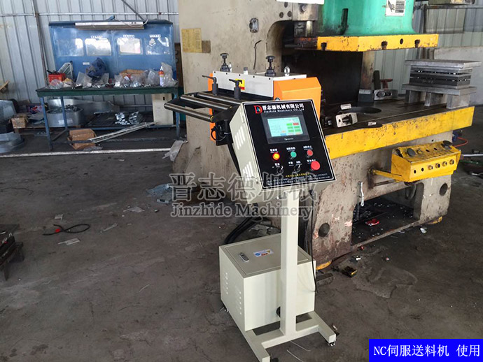 NC伺服送料機使用 NC伺服送料機使用