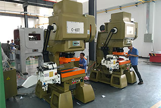 高速沖床送料機(jī)